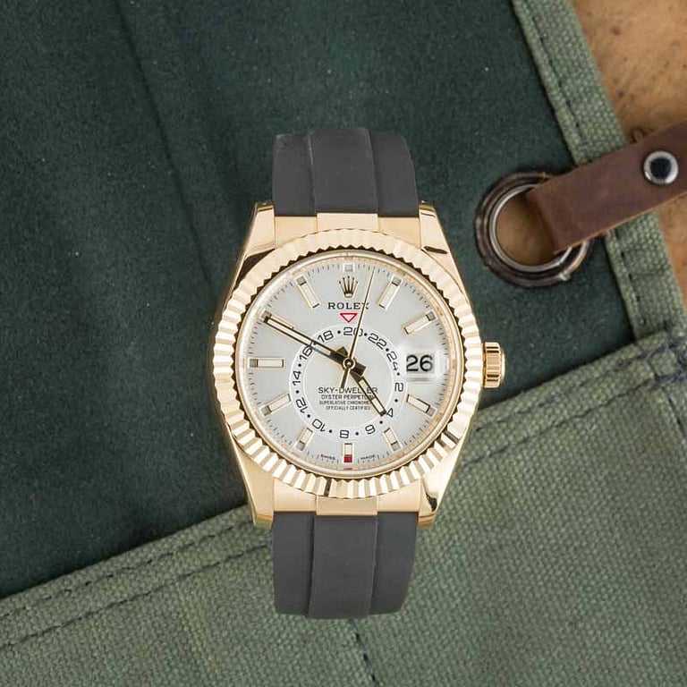 Pre-owned Rolex Sky-Dweller 326238 White Dial