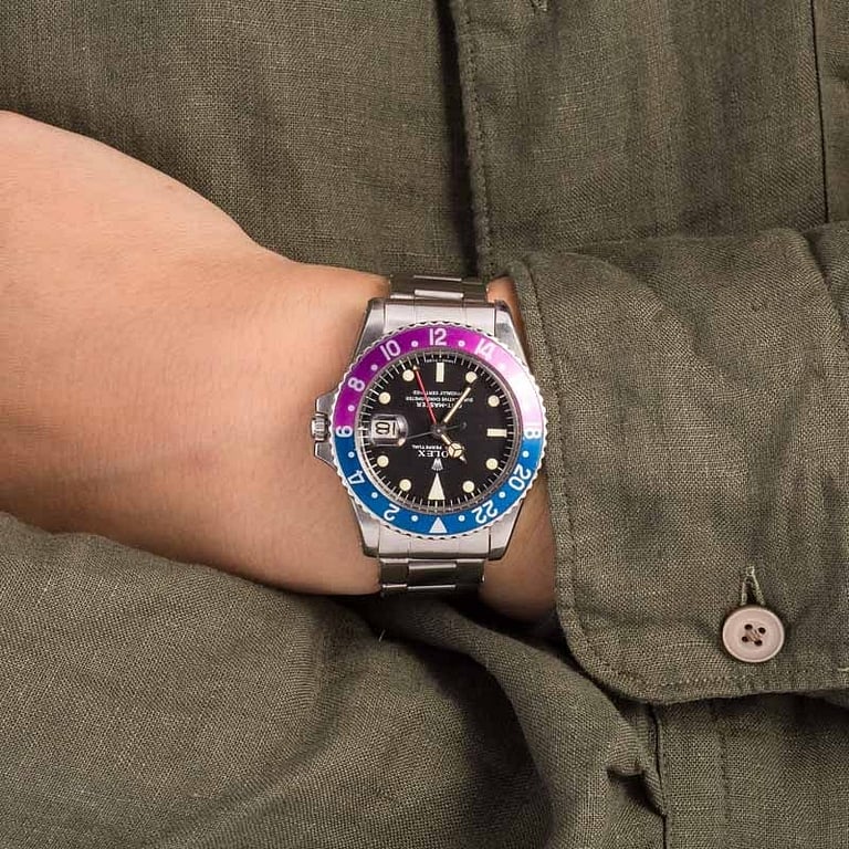 Vintage 1967 Rolex GMT-Master 1675 Fuchsia Bezel Insert