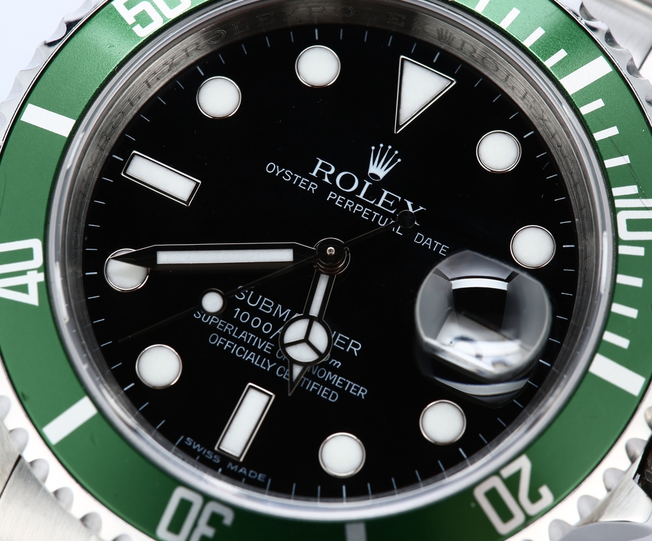 Rolex Submariner Green Anniversary 16610V Serial Engraved