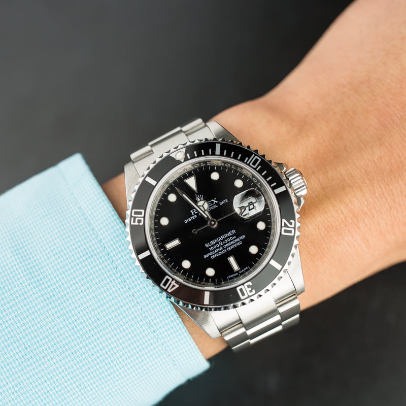 PreOwned Rolex Submariner 16610 Luminous Markers