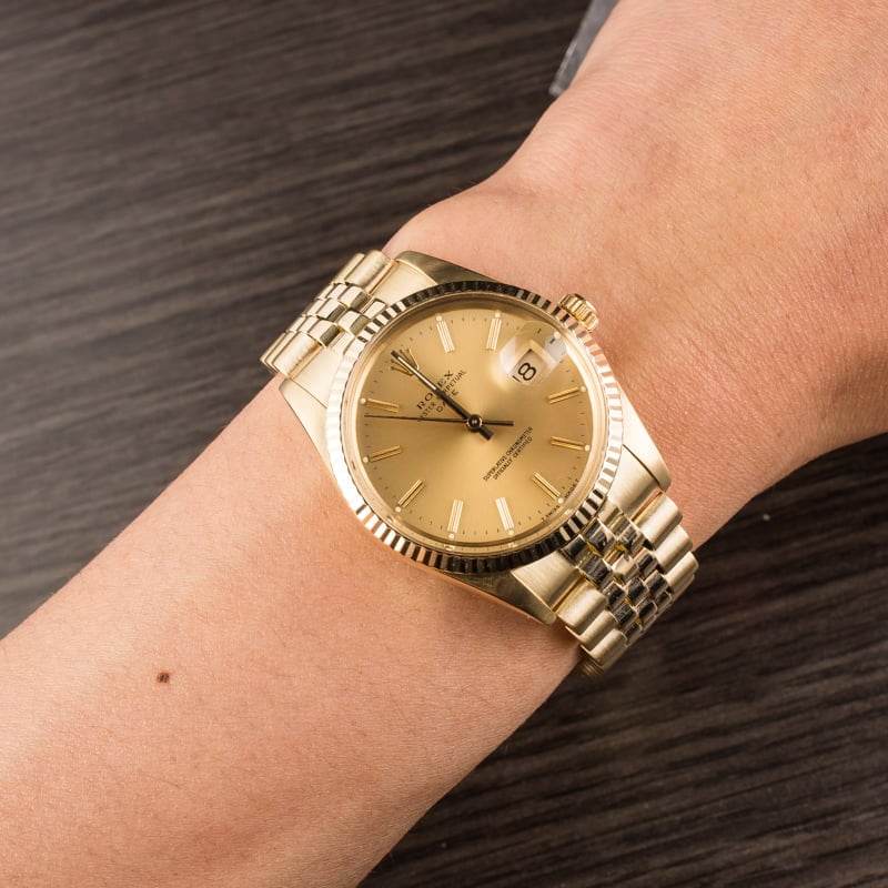 Pre-Owned Rolex Date 15037 Champagne Dial Gold Watch