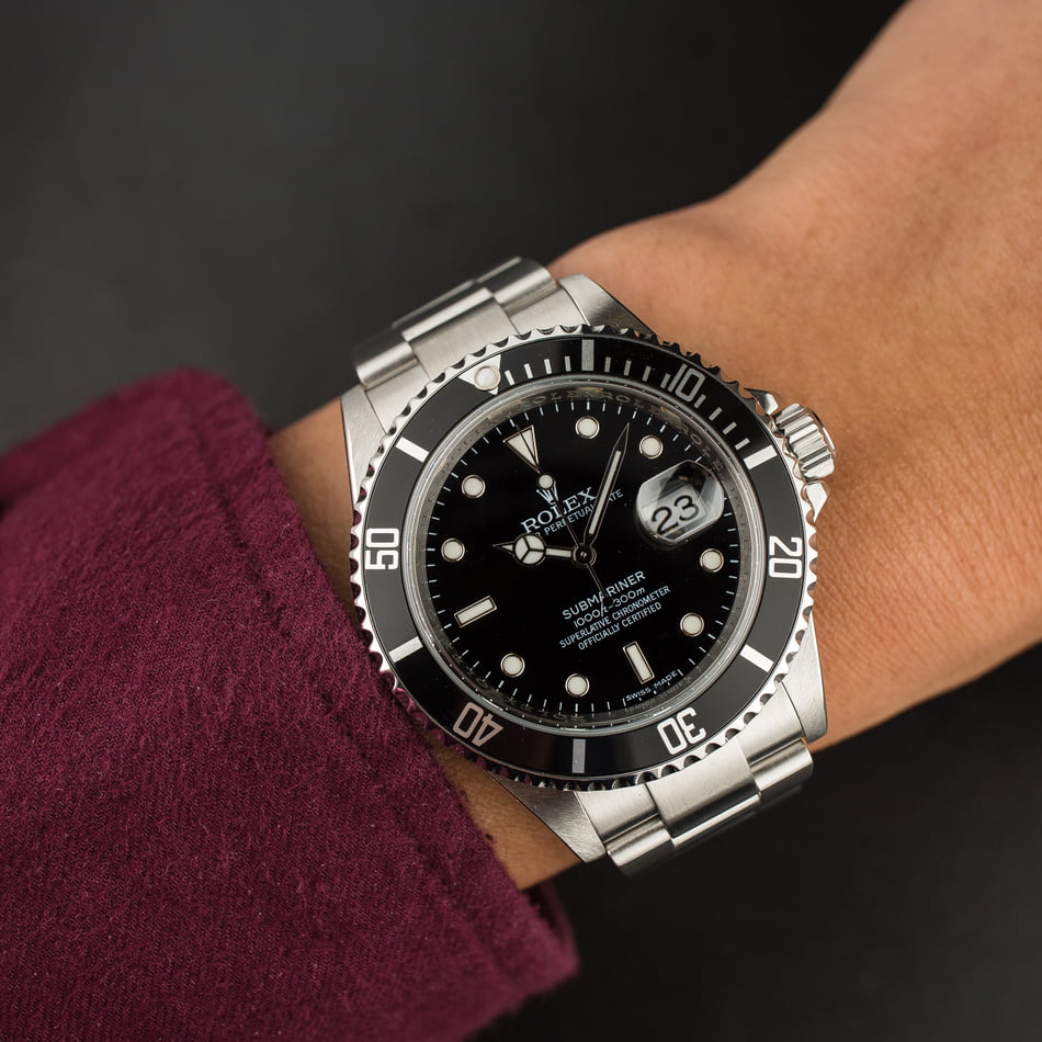 PreOwned Rolex Submariner 16610 Serial Engraved Rehaut