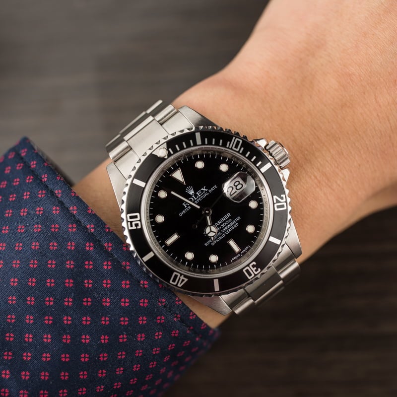Pre-Owned Rolex Submariner 16610 with Serial Engraved Rehaut