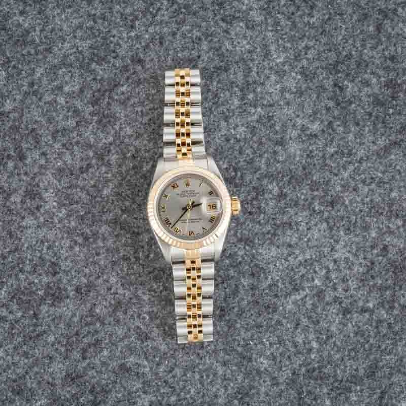 ROLEX DATEJUST 79173 2コマ Rolex Datejust 69173 26MM Silver Dial With Two Tone Jubilee