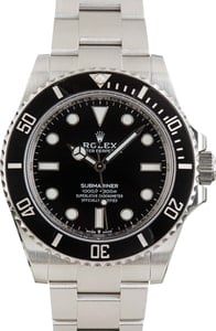 Pre-owned Rolex Submariner Black No Date Dial 124060