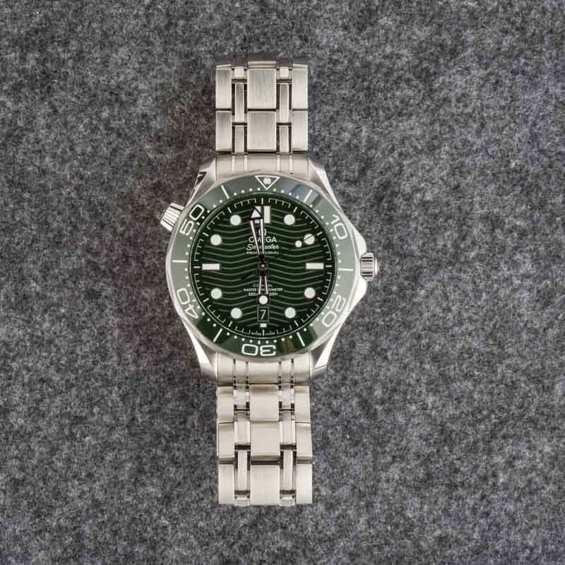 Pre-owned Omega Seamaster Diver 300M Green Dial