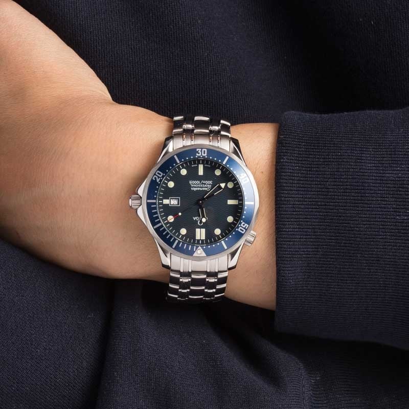 Pre-owned Omega Seamaster Diver 300M GoldenEye 007 Blue Dial