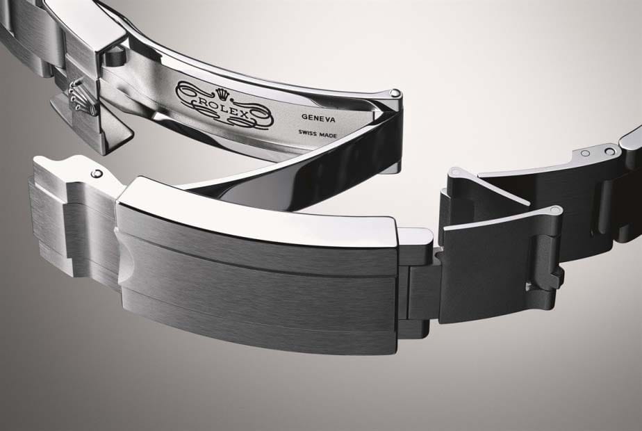 The Sea-Dweller 4000 is a unique watch with the purpose of reaching new depths. sea dweller 4000 clasp
