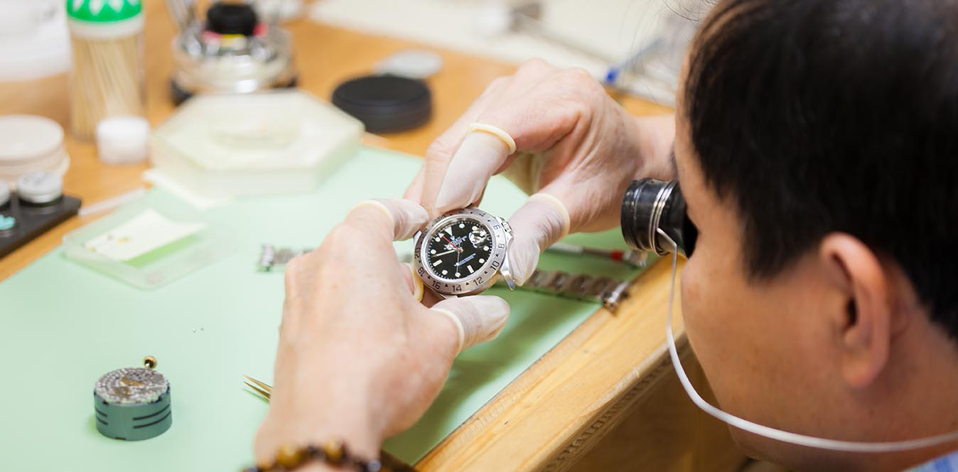 How Long Does a Rolex Last? watchmaking maintenance 