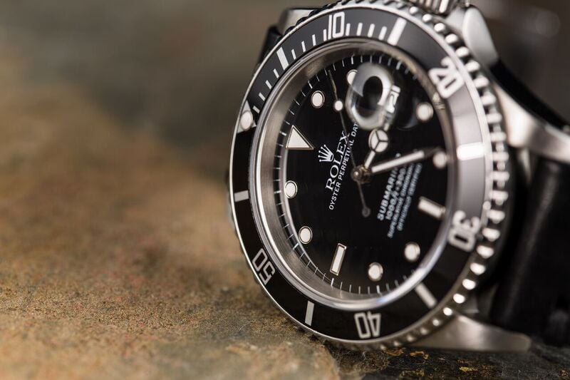 The Submariner 16610 features a date and a cyclopes lens. The Submariner 16610 is a classic watch, from Bob's Watches.
