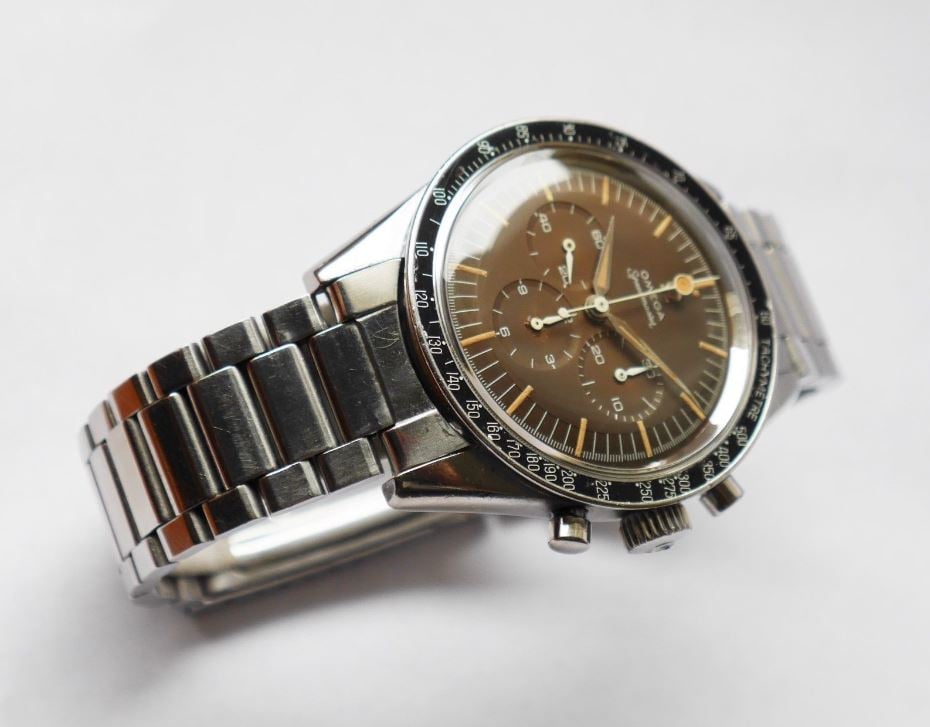 Omega Speedmaster Angle Shot 6 - Bob's Watches 