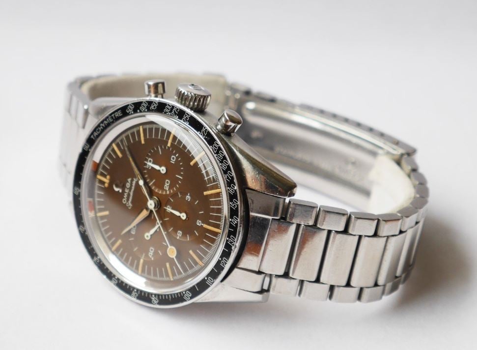 Omega Speedmaster Side Shot Omega Speedmaster Side Shot - Bob's Watches