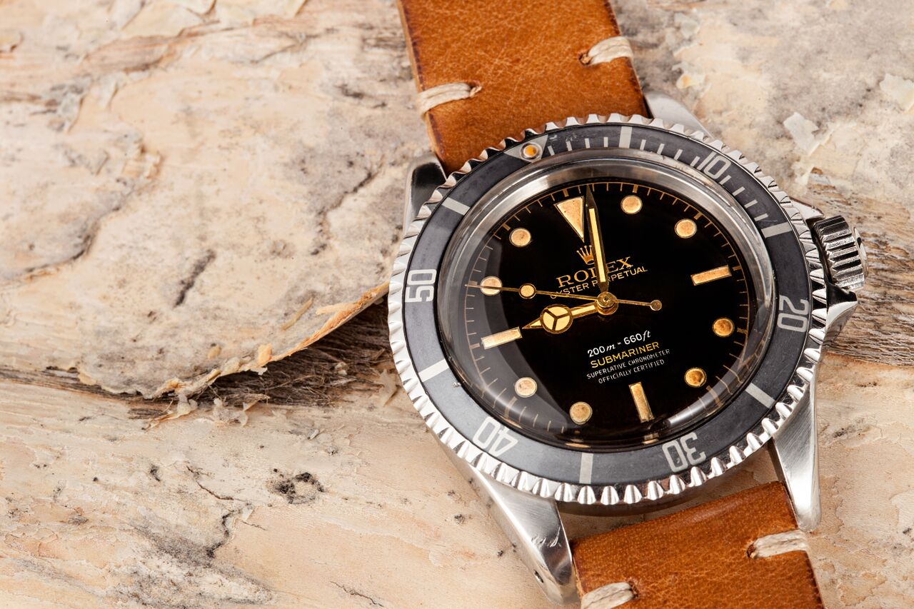 This Submariner 5512 is vintage.