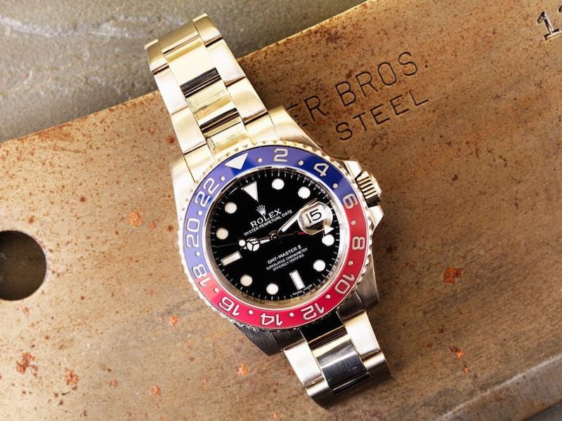 Known for its red and blue bezel.