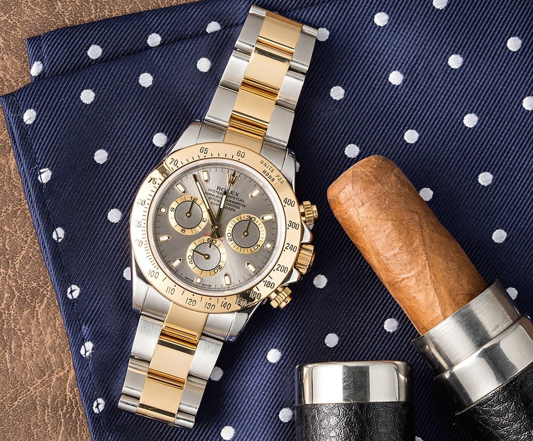 The details of the watch, especially the tachymeter makes it difficult to polish since the black lettering can come off. The Rolex Daytona ref. 116523 is a difficult watch to polish.