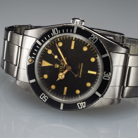 This Submariner does not have crown guards. Antiquorum 2017