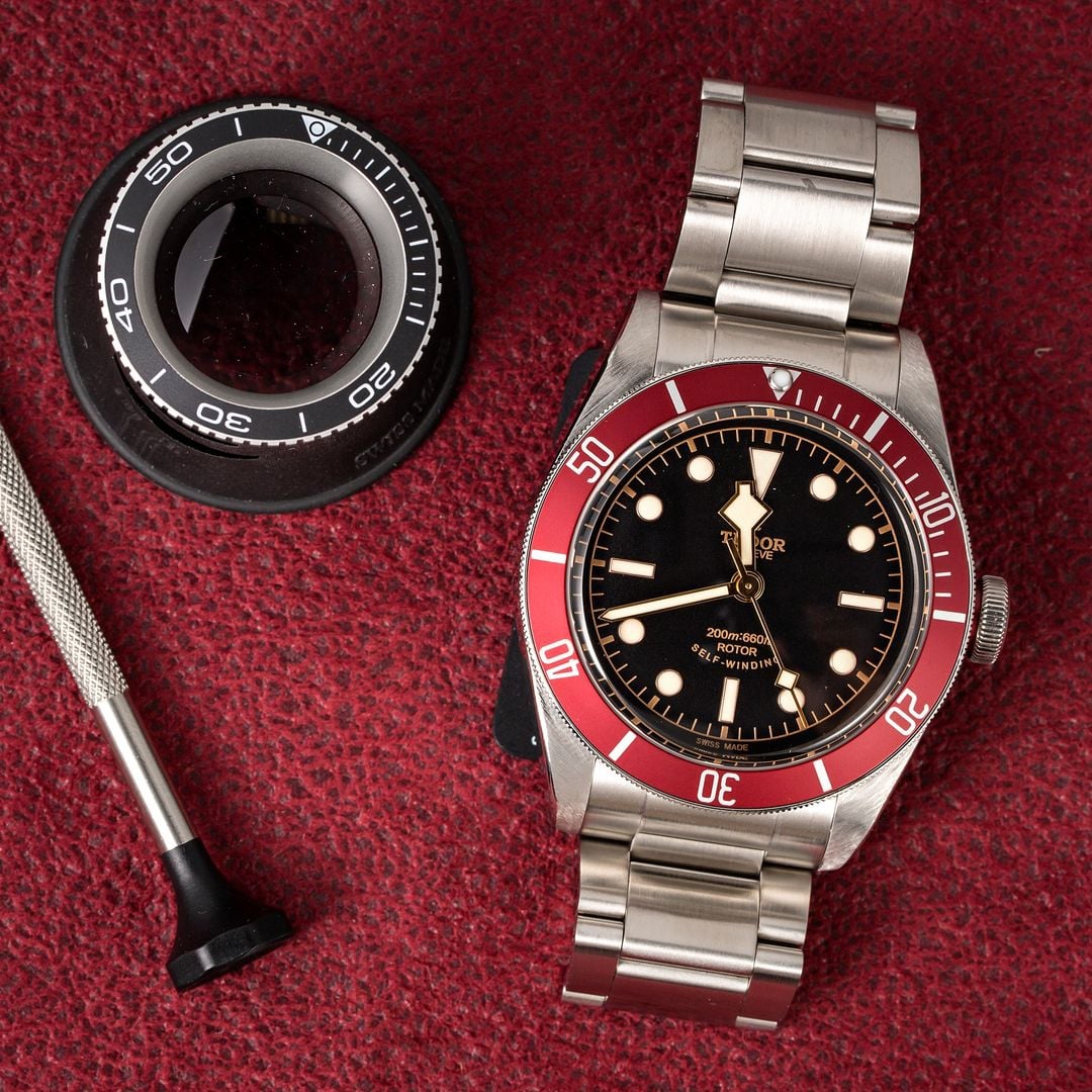 tudor submariner red bezel