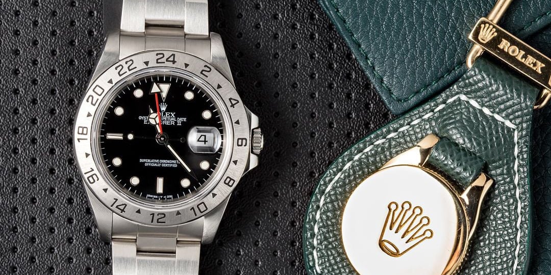 Rolex Explorer II 16570 Compare 216570 black dial Guide