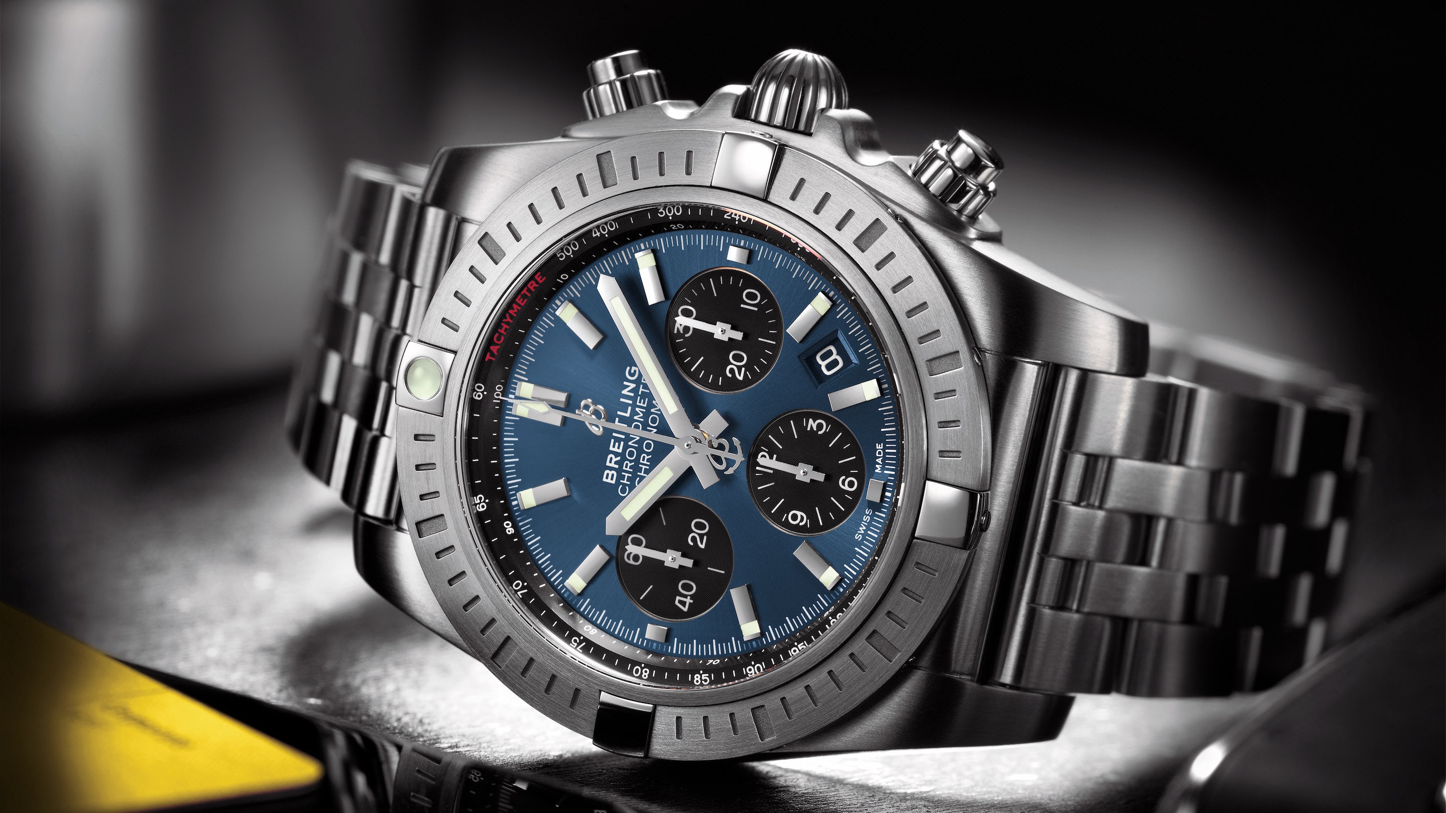 The Breitling Chronomat B01 Chronograph 44 has two major colors, black and blue. Breitling Chronomat B01 Chronograph 44