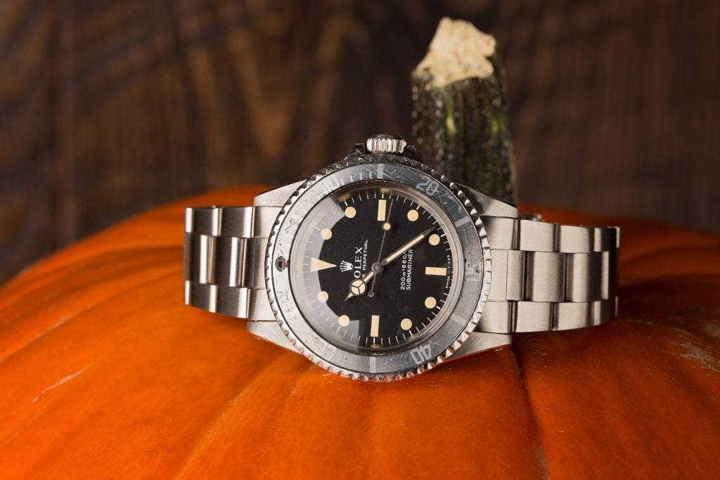 A Rolex Submariner 5513 with a scratched and faded bezel