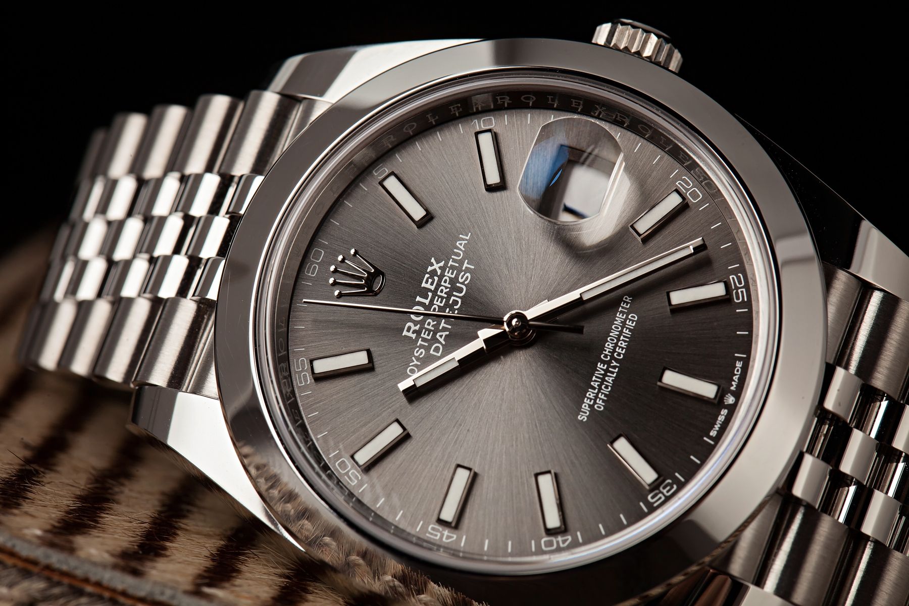 Udvikle betale sig Uhøfligt What's the Difference: The Rolex Date vs. Datejust? - Bob's Watches