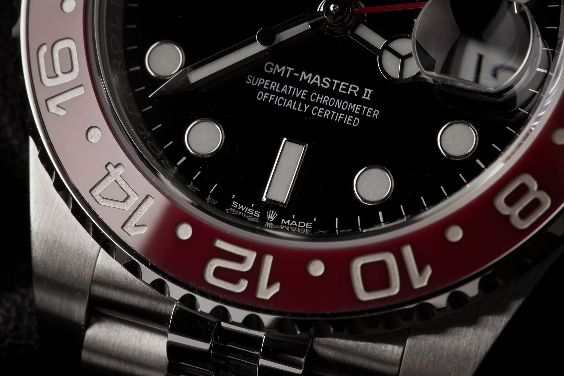 How Rotating Bezels Work Rolex GMT-Master II 126710BLRO Pepsi GMT Bezel