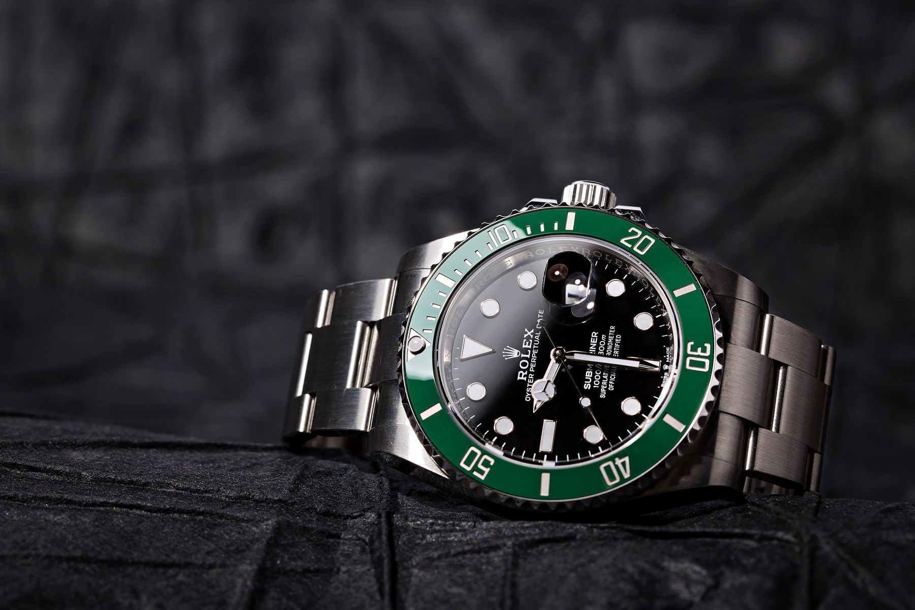 Rare Oyster: Testing the Rolex Oyster Perpetual Submariner Date LV