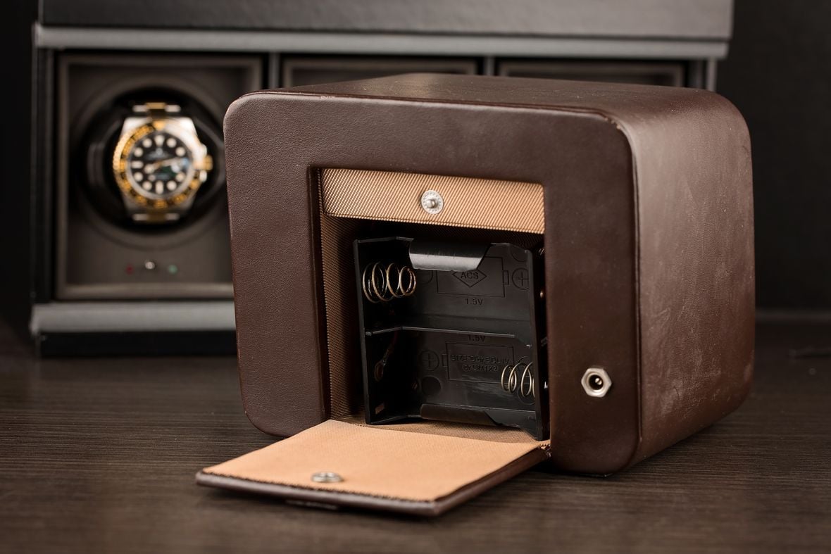 Battery Compartment on Watch Winder What You Need to Know About Watch Winders