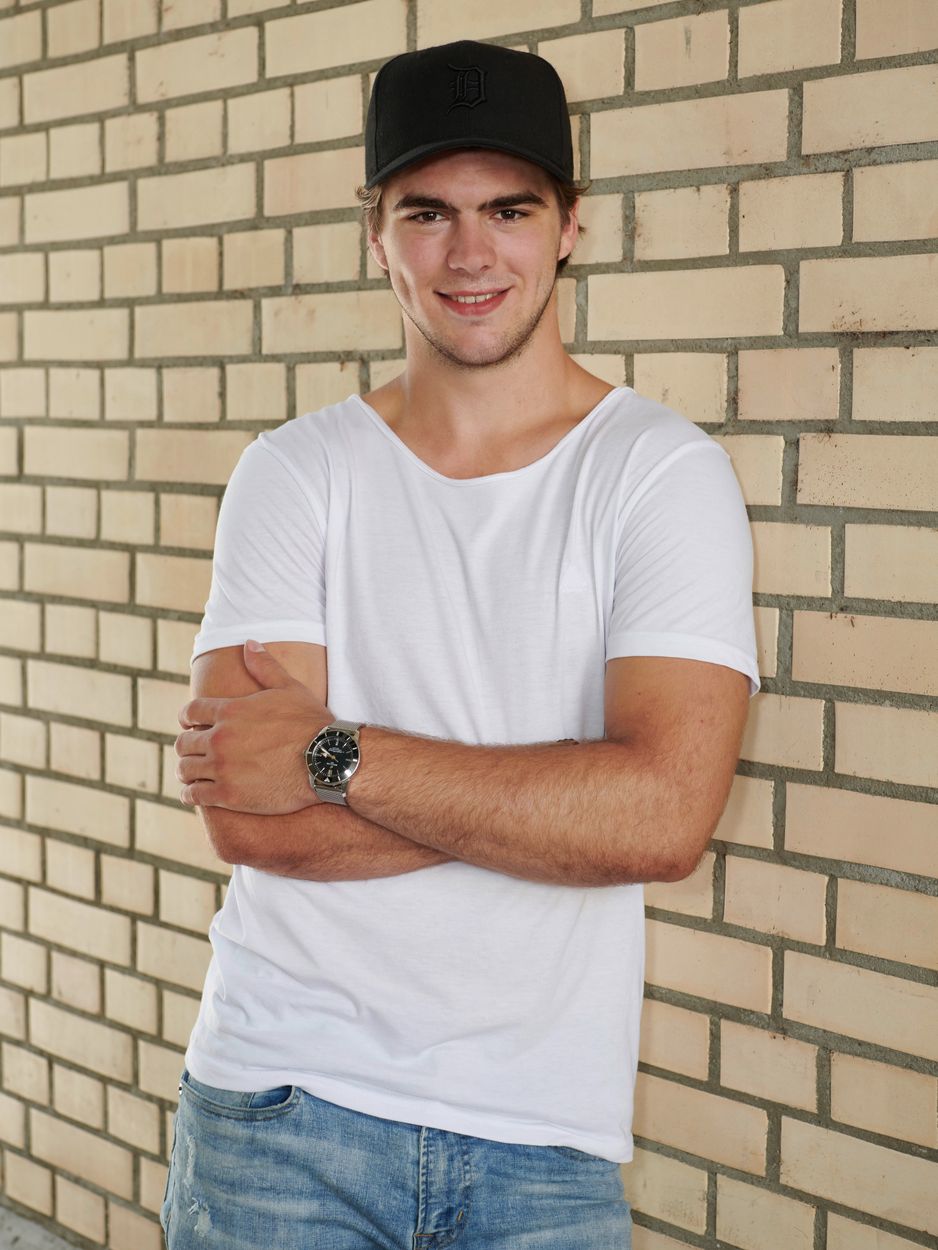 Breitling watches hockey sponsor Nico Hischier