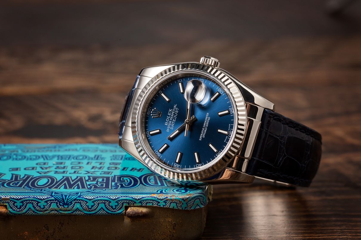difference between rolex date and datejust