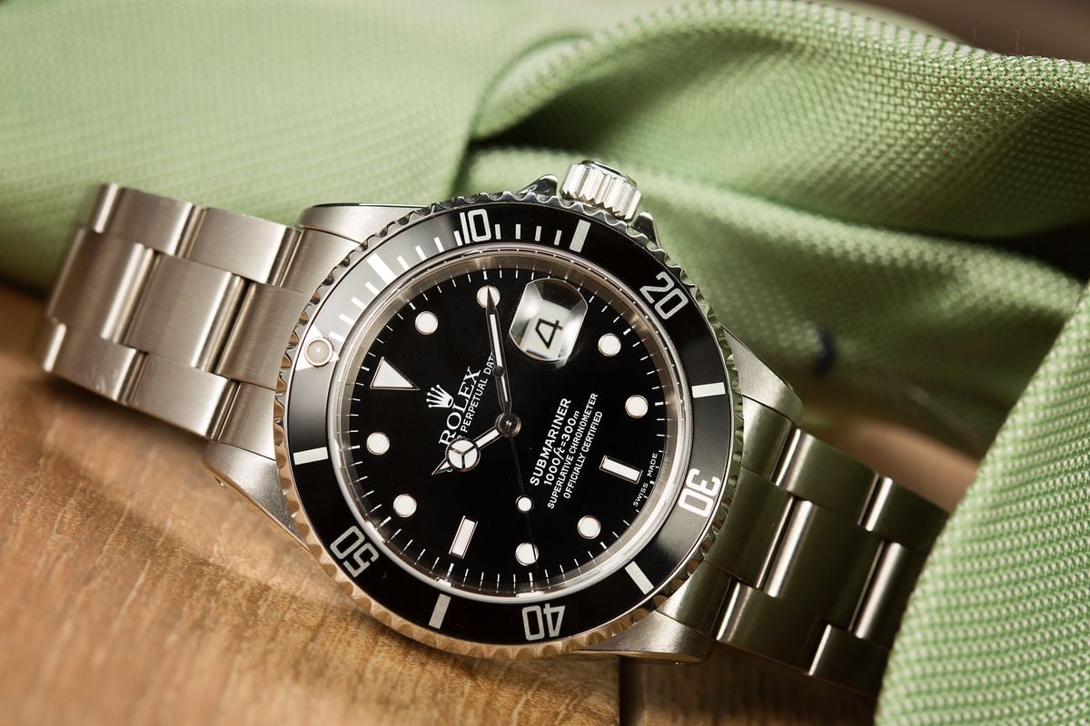 Rolex Submariner Date Review: Reference 16610 - Bob's Watches