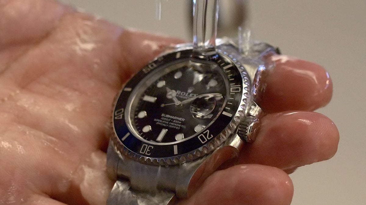 best way to clean rolex watch