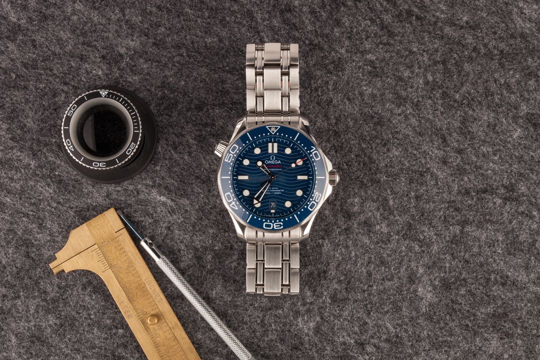 Máy lặn Omega Seamaster 300M Máy chủ Omega
