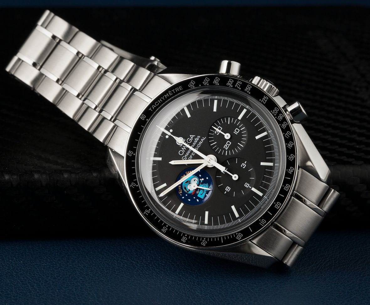 Omega Speedmaster Moonwatch Silver Snoopy Award