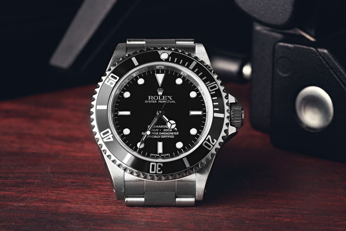 Rolex Submariner tham khảo. 14060 - Quay số 4 dòng Rolex tàu ngầm có phải là một chiếc đồng hồ lặn tốt? Không có ngày 14060 Quay số 4 dòng